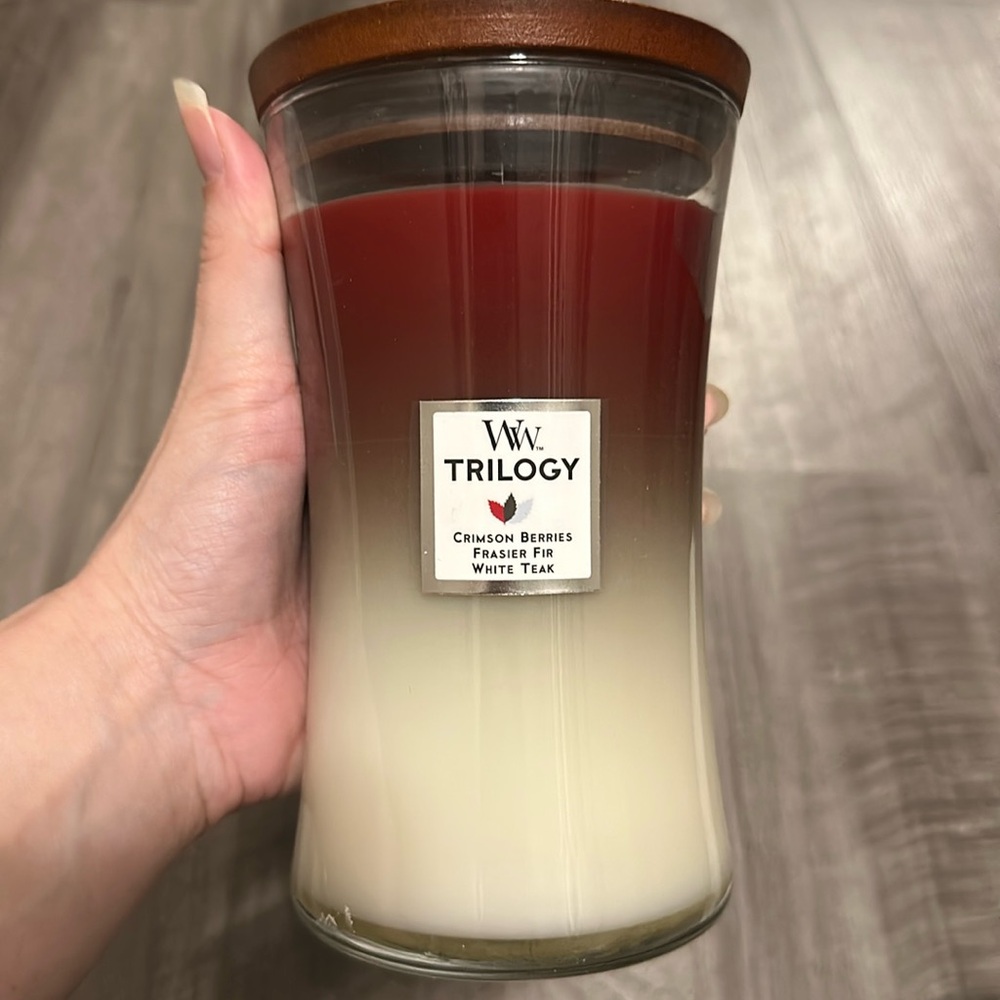 WoodWick Large Hourglass Candle, Winter Garland - Premium Soy Blend Wax